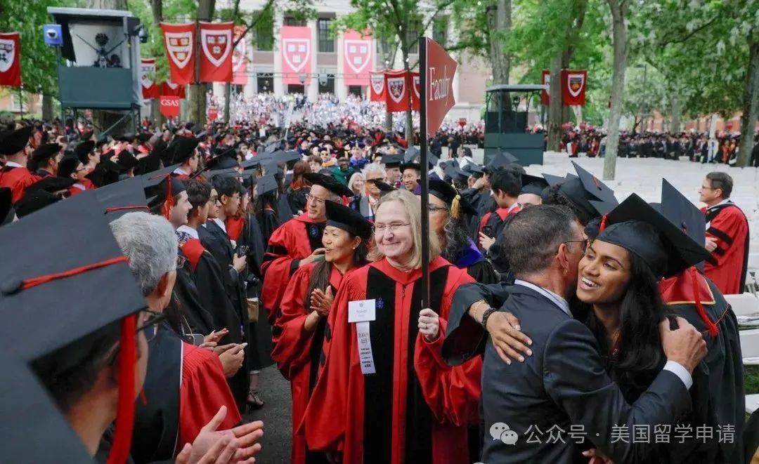 女生蒋雨融来自青岛英高毕业本科就读于杜克震撼全场！史上首位在哈佛毕业演讲的中国(图3)